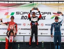 Salvador de Alba Jr. brilló en la Súper Copa Roshfrans al ganar tres carreras en Aguascalientes en GTM Pro 1 y Tractocamiones. CORTESÍA.