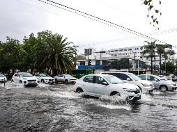 En la inundada metrópoli de Guadalajara, Meteored prevé chubascos tormentosos —gotas de 15 mm— hasta en un 90% de la región a partir de las 15:00 horas. EL INFORMADOR / ARCHIVO