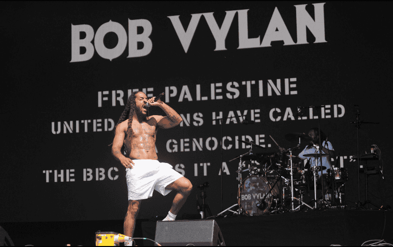 Policía de Avon y Sommerset abrió una investigación en contra de dos presentaciones realizadas en el festival Glastonbury. AP / Yuri Mok