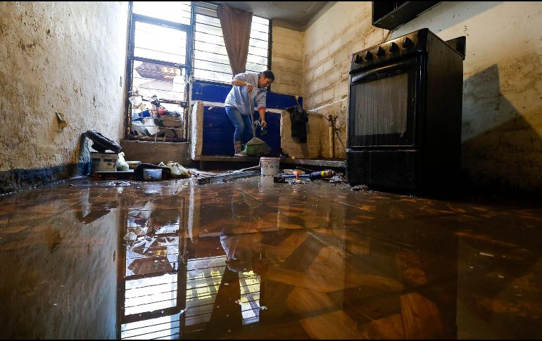 Los muebles de tipo aglomerado, muy típicos en las cocinas, no son sencillos de reparar, pero tampoco imposibles. “El aglomerado, y también el DM, absorben mucha agua, se hinchan y se deforman”, explica la experta. EL INFORMADOR / ARCHIVO