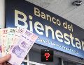 Aunque una de las alternativas principales es acudir directamente al Banco del Bienestar, también es importante que conozcan otras formas disponibles para acceder a sus recursos. ESPECIAL / EL INFORMADOR y CANVA