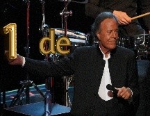 Disfruta de los mejores memes de Julio Iglesias que circulan por redes sociales este día primero de julio. NTX / ARCHIVO