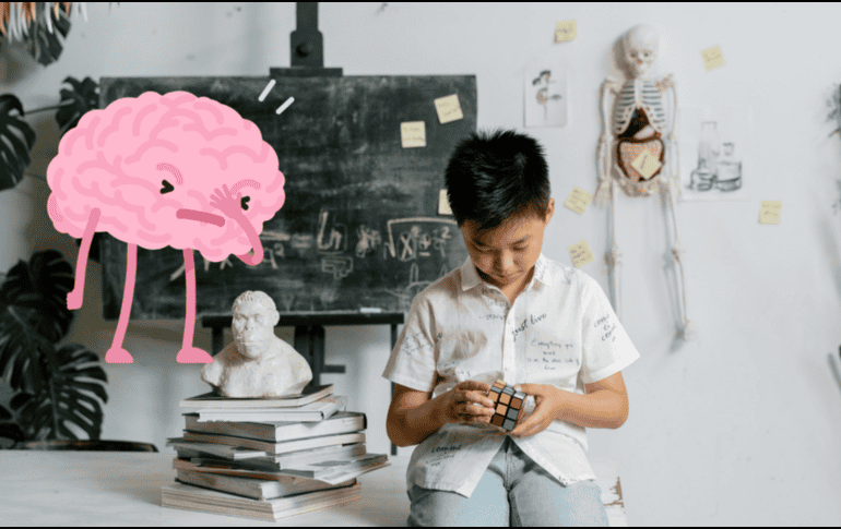 La psicología enfatiza que el entorno, la educación y la motivación personal influyen profundamente en nuestras capacidades cognitivas a lo largo del tiempo. CANVA / PEXELS