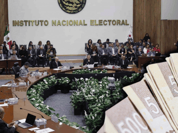 Morena fue el partido con la sanción más baja, solo con 2 mil 74 pesos; Movimiento Ciudadano con 11 mil 411 pesos; y el PRD con 6 mil 224 pesos. SUN/ARCHIVO