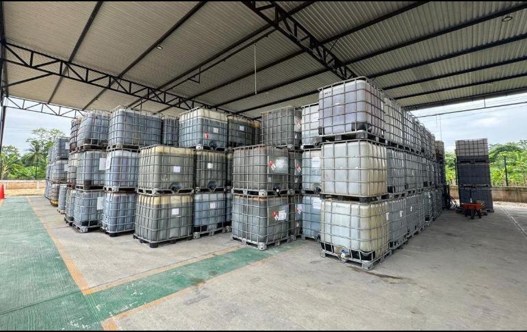 En las imágenes difundidas se observa a personal de la FGR y la Secretaría de la Defensa Nacional (Sedena) en el lugar del aseguramiento, así como los paquetes con la droga sintética. ESPECIAL/X/ @OHarfuch.