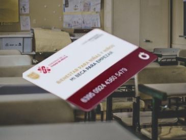 Esta iniciativa tiene como objetivo disminuir los gastos en materia educativa para los estudiantes de nivel básico. UNSPLASH.