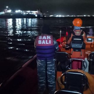 Desaparecen más de 60 personas tras naufragio de ferry en Bali, Indonesia