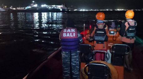 Las labores de búsqueda y salvamento comenzaron anoche y se mantienen activas este jueves. EFE