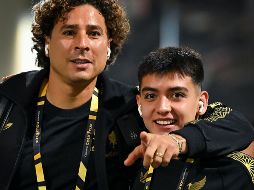 Memo Ochoa y Gilberto Mora, el más veterano y el más joven de la Selección mexicana que disputa la Copa Oro 2025. IMAGO7/E. Espinosa
