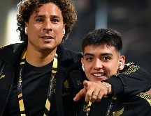 Memo Ochoa y Gilberto Mora, el más veterano y el más joven de la Selección mexicana que disputa la Copa Oro 2025. IMAGO7/E. Espinosa