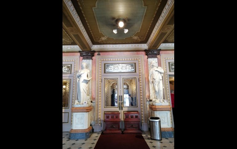 Lobby del Teatro Nacional de Costa Rica. ESPECIAL/XOCHITL MARTÍNEZ.