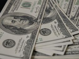 En el transcurso de la última semana, la divisa estadounidense ha registrado una caída del 1.3%. FREEPIK