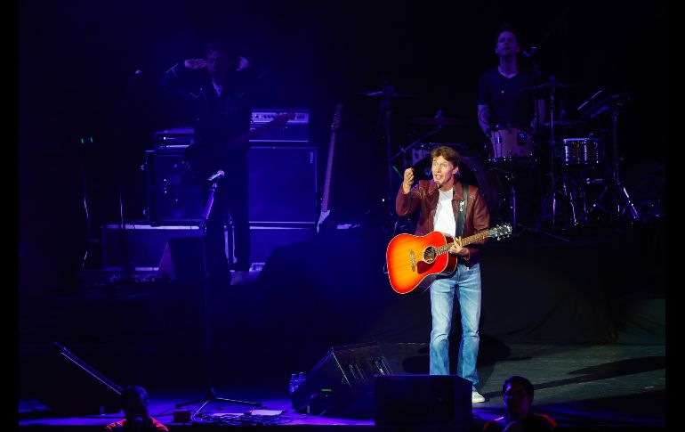 Sin dejar de sonreír y de llevar la comedia incluso a sí mismo, James Blunt agradeció a todo el público por su presencia. EL INFORMADOR/ H. Figueroa