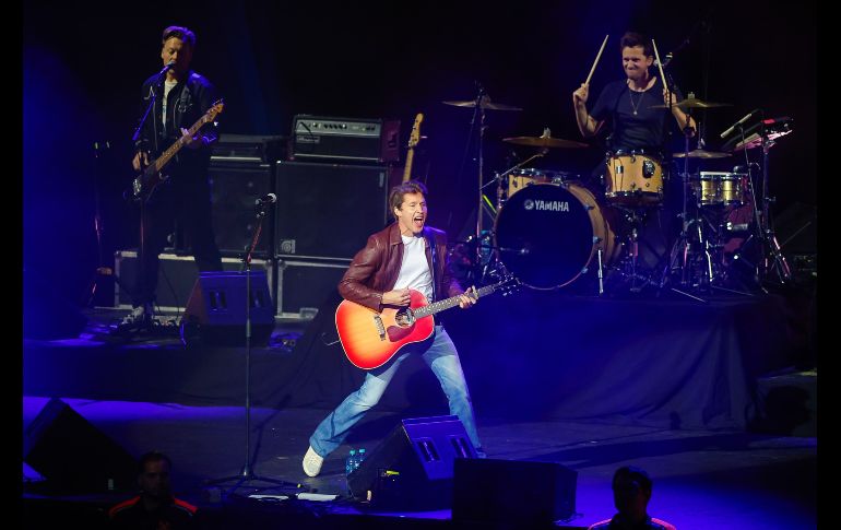 Sin dejar de sonreír y de llevar la comedia incluso a sí mismo, James Blunt agradeció a todo el público por su presencia. EL INFORMADOR/ H. Figueroa