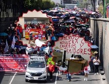 Tras marchar desde el Metro Chabacano, los manifestantes de la Coordinadora ingresaron al edificio, ubicado en la colonia Doctores, al grito de: 
