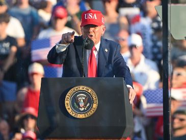 El presidente enviará las misivas con las tasas arancelarias deseadas a una decena de países por día. EFE/C. Lassing