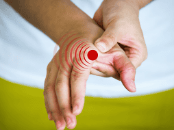 La principal causa en el desarrollo de tumores son síndromes hereditarios, la exposición laboral a algunas sustancias químicas en la fabricación de plásticos, a herbicidas o a la radiación. ESPECIAL / CANVA