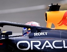 Verstappen apareció de manera sigilosa pero contundente, para firmar una vuelta perfecta en el momento justo. EFE / EPA / P. Powell