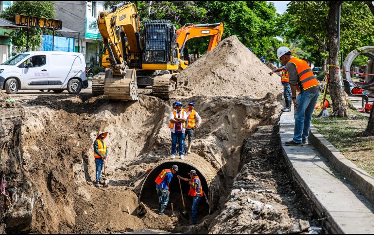 Se estima que la totalidad de las labores podrían extenderse hasta el jueves, cuando se espera sea reabierta la circulación a la normalidad. EL INFORMADOR / A. Navarro
