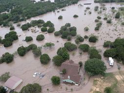 Fotografía cedida por la Guardia Costera de los Estados Unidos que muestra una inundación este sábado, en el área de Kerrville, Texas. EFE/Dustin Safranek