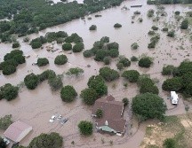 Fotografía cedida por la Guardia Costera de los Estados Unidos que muestra una inundación este sábado, en el área de Kerrville, Texas. EFE/Dustin Safranek