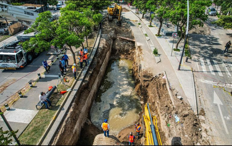 Vecinos exigen revisar toda la avenida Malecón, ante el temor de nuevos hundimientos por fallas ocultas. EL INFORMADOR