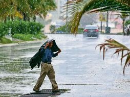Por su parte, el avance de la onda tropical 9 sobre el sureste y sur del país, también generará lluvias. SUN / ARCHIVO