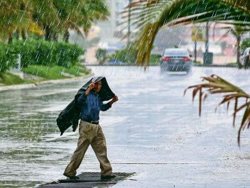 Por su parte, el avance de la onda tropical 9 sobre el sureste y sur del país, también generará lluvias. SUN / ARCHIVO