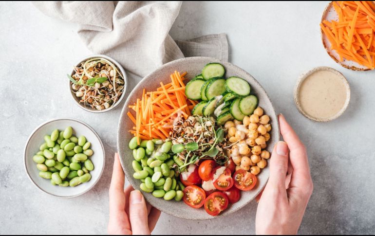 Desde productos vegetales hasta proteínas animales de bajo costo, a continuación se presentan 12 alimentos ricos en proteína que pueden incorporarse fácilmente en la despensa y el menú semanal. CANVA