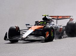 La gloria quedó en casa. Lando Norris, impecable de principio a fin, aprovechó los errores ajenos. EFE/P. Powell