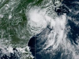 El sistema estaba previsto a girar hacia el noreste la tarde  de este domingo, mientras se debilitaba aún más. ESPECIAL / NOAA