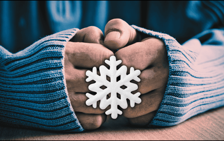 De acuerdo con Mayo Clinic, hay múltiples factores que pueden hacer que las manos estén frías todo el tiempo. ESPECIAL / CANVA
