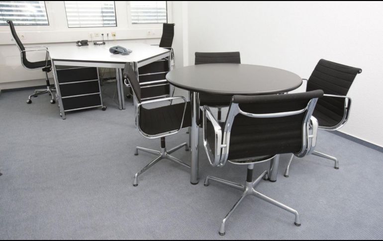 La Ley Silla prohíbe que los empleadores obliguen a sus colaboradores a cumplir su turno completamente de pie. Canva