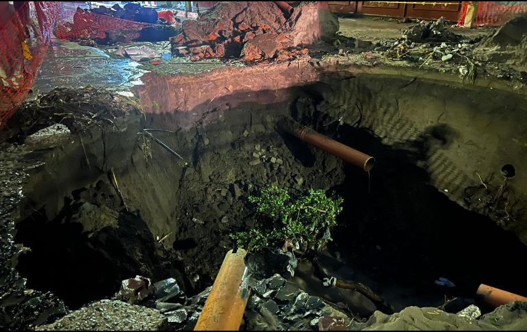 Los vecinos de la zona, que se encontraba siendo intervenida por personal del Siapa, reportaron el incidente a las autoridades. ESPECIAL