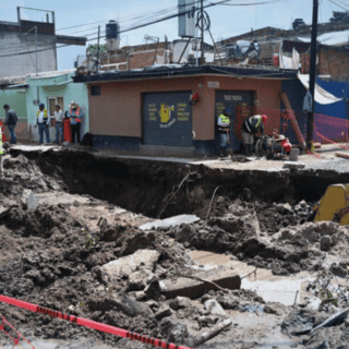 SIAPA revela razón del mega socavón en La Duraznera