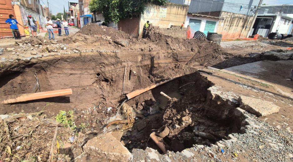 La zona metropolitana de Guadalajara registró este martes la aparición de varios socavones en distintos puntos de la ciudad, algunos de ellos provocados o agravados por las lluvias recientes. EL INFORMADOR / R. Bobadilla