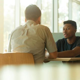 Qué significa que una persona siempre se quede callada en una discusión