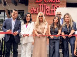 Francisco Ramírez, Tatiana Anaya, Susana Canales, Manuel Gómez Rea, Valentina Marmolejo y Tamara Padilla durante la inauguración de La Casa del Waffle Normalistas. GENTE BIEN JALISCO / A. Rodríguez