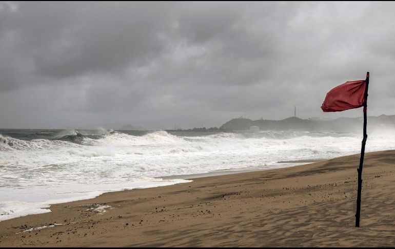 En el Atlántico se forman hasta ahora las tormentas Andrea, Barry y Chantal. EFE/L. Villalobos