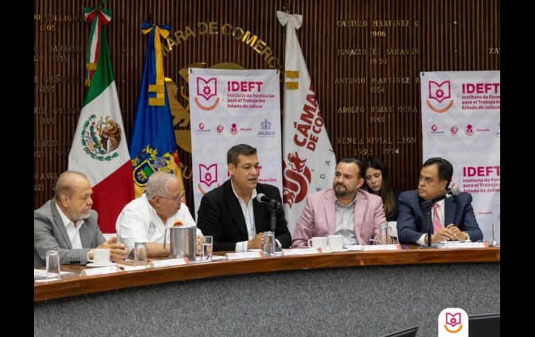 El titular del organismo, Salvador Cosío Gaona, encabezó la presentación realizada en la sala de Consejo de la Cámara Nacional de Comercio de Guadalajara y Zapopan (CANACO), ante representantes de los gobiernos federal y estatal. CORTESÍA