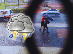 En la caótica urbe tapatía, la cadena de Meteored, pronostica mucha actividad eléctrica y caída de tormenta —gotas de 9.2 mm— hasta en un 90% de la región. EL INFORMADOR / ARCHIVO