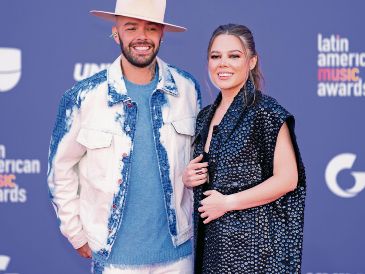 El dúo presenta su nuevo álbum en el que convocaron a amigos como Carlos Vives, Elsa y Elmar y PooBear. AP