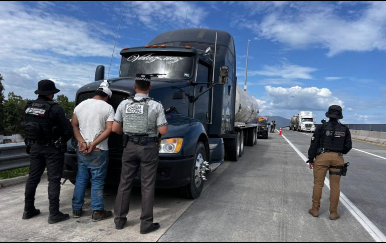 En la revisión de protocolo, el hombre dijo no contar con la documentación requerida para probar la legal procedencia de los cerca de 30 mil litros de diesel que contenía la cisterna. CORTESÍA