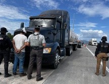 En la revisión de protocolo, el hombre dijo no contar con la documentación requerida para probar la legal procedencia de los cerca de 30 mil litros de diesel que contenía la cisterna. CORTESÍA