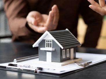 "Para quien gana tres salarios mínimos, la renta será de poco más de 7 mil 500 pesos, en espacios, en espacios que en promedio rondarán los 60 metros", se mencionó.