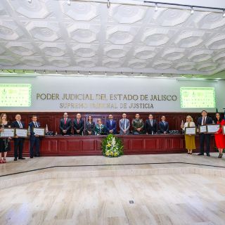Galardonan a abogados y notarios de Jalisco por su probidad, honorabilidad y ética profesional
