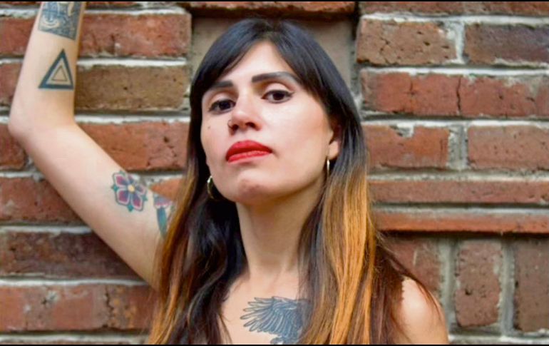 La escritora mexicana explora las conexiones humanas en “Malas decisiones”. ESPECIAL