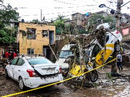 Una menor de 3 meses de edad falleció, ya que una barda de una bodega colapsó y causó lesiones a cinco adultos y siete menores. EL INFORMADOR / A. NAVARRO