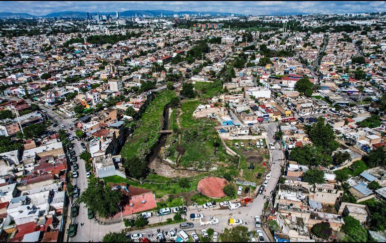 VISTA AÉREA DE LA COLONIA LA MARTINICA. El AMG es atravesada por diversos cauces naturales, muchos de los cuales han sido modificados o canalizados debido al crecimiento urbano. EL INFORMADOR / A. Navarro