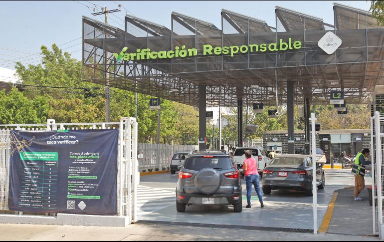 Como parte de sus acciones para mejorar la calidad del aire y cuidar la salud pública, el gobierno de Jalisco continúa implementando el programa de Verificación Vehicular. EL INFORMADOR / ARCHIVO
